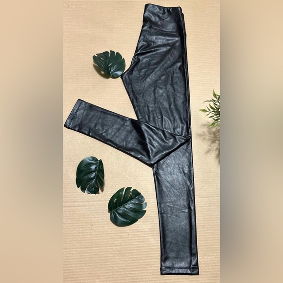 Black faux leather legging - Picture 2 of 4